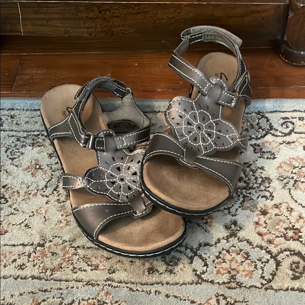Clarks sandals | size 8